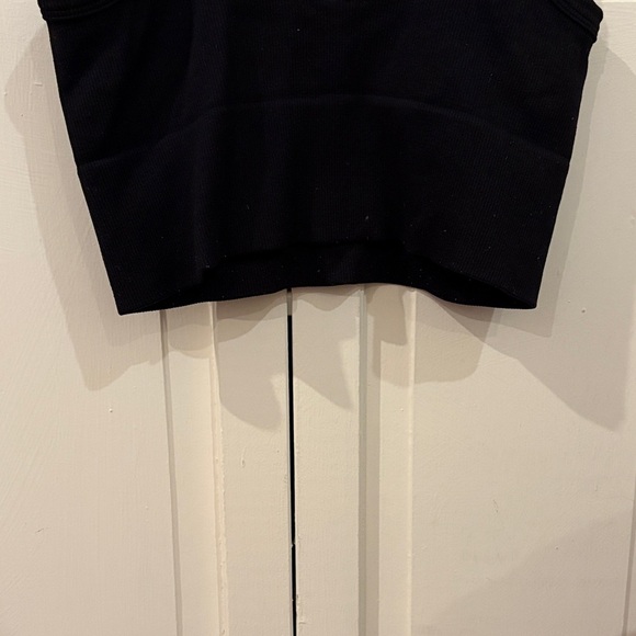 Black Deep V-Neck Cropped Top - Picture 9 of 11